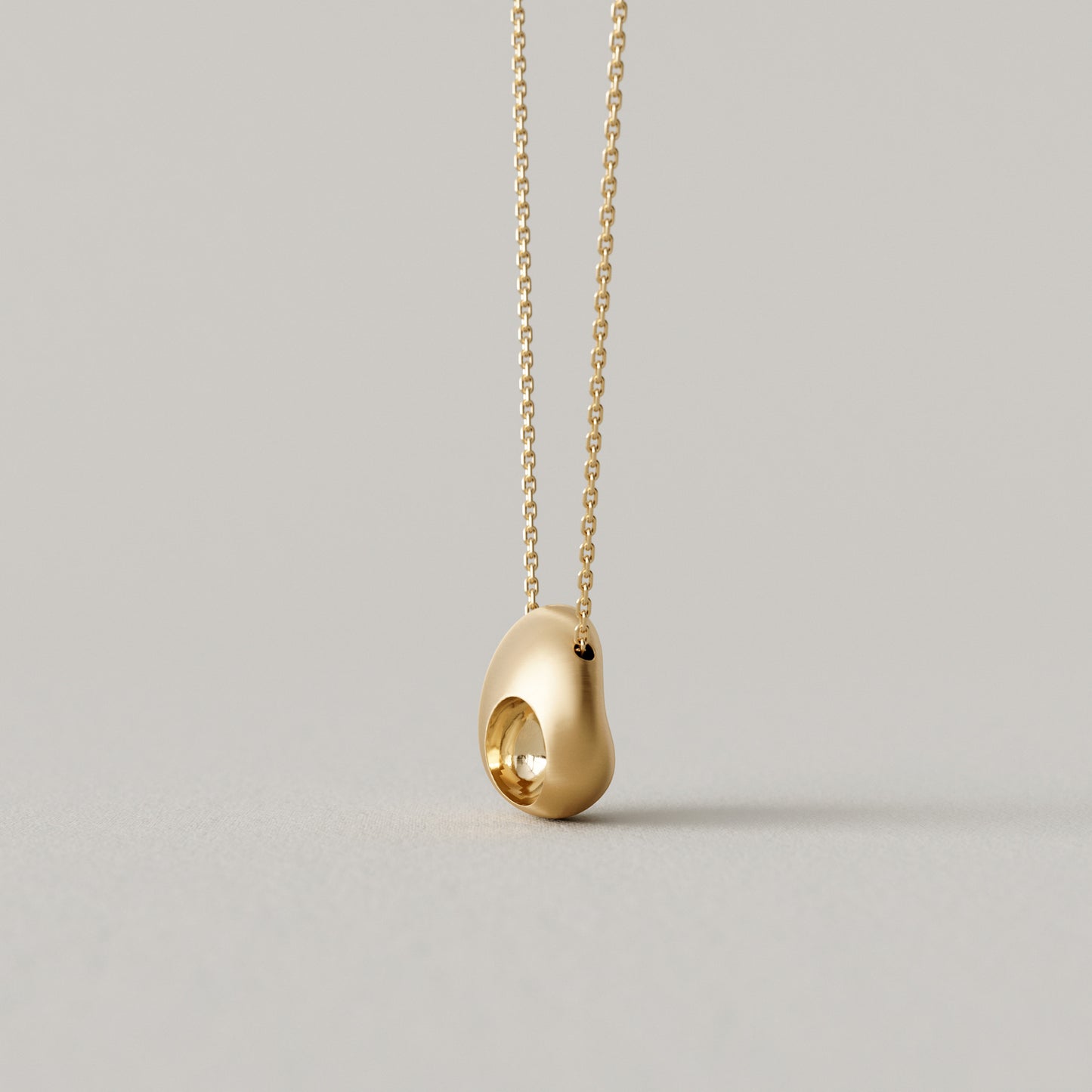 Cave Oval | Pendant Small | 18k Yellow Gold