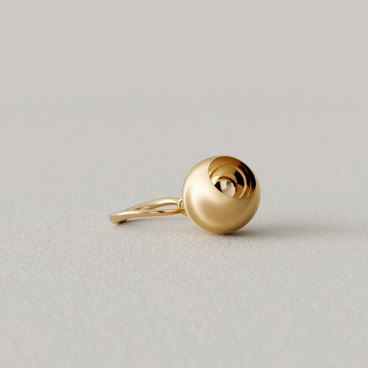 Cave Round | Charm Ring Large | 18k Yellow Gold