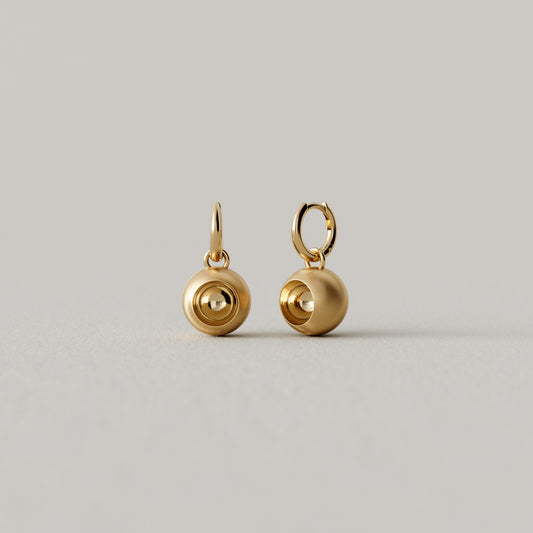 Cave Round | Earring with Earhoop | 18k Yellow Gold