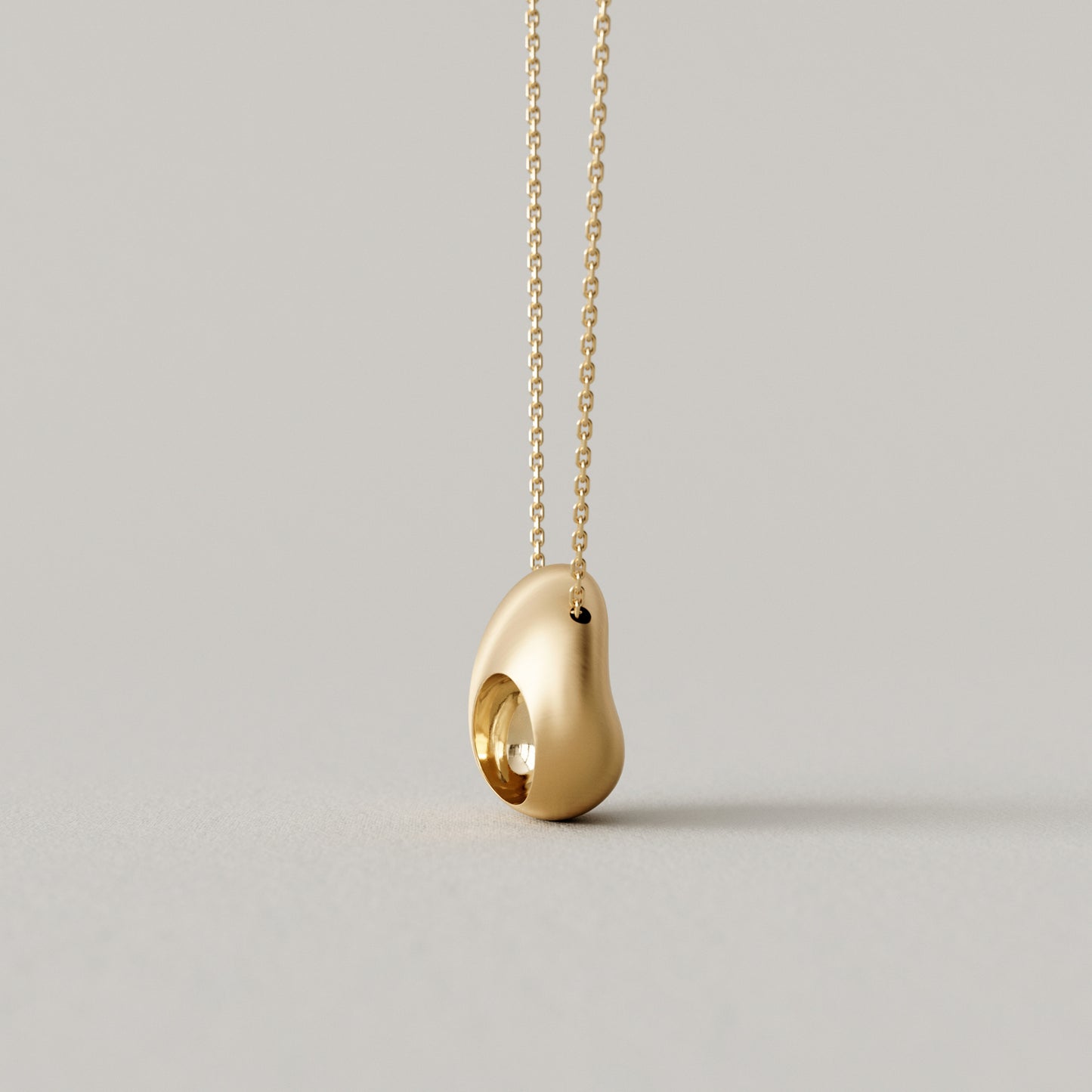 Cave Oval | Pendant Medium | 18k Yellow Gold