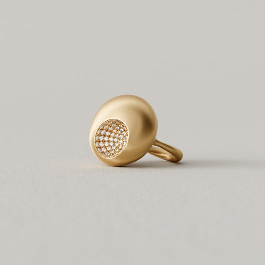 Cave Oval | Ring Medium | 18k Yellow Gold with Diamonds