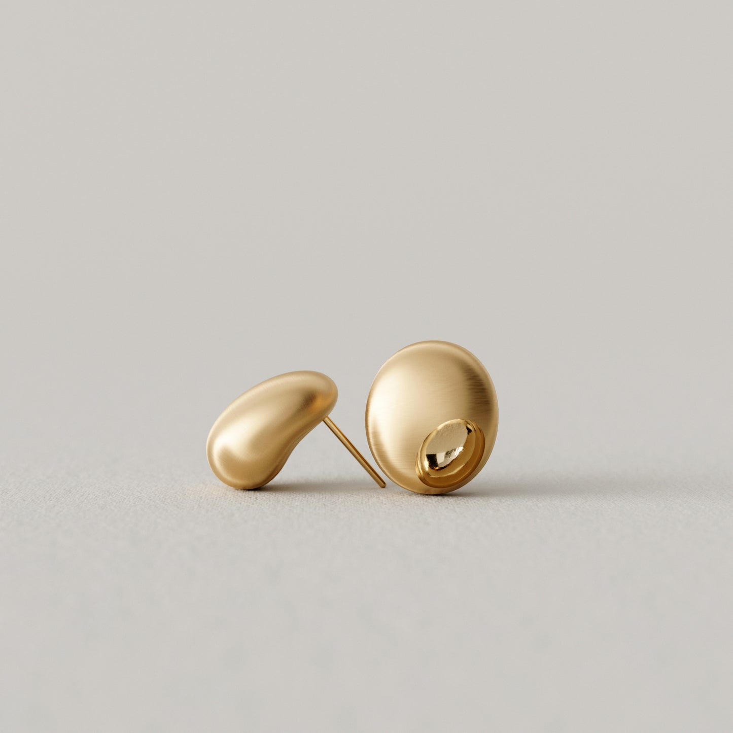 Cave Oval | Stud Earring | 18k Yellow Gold