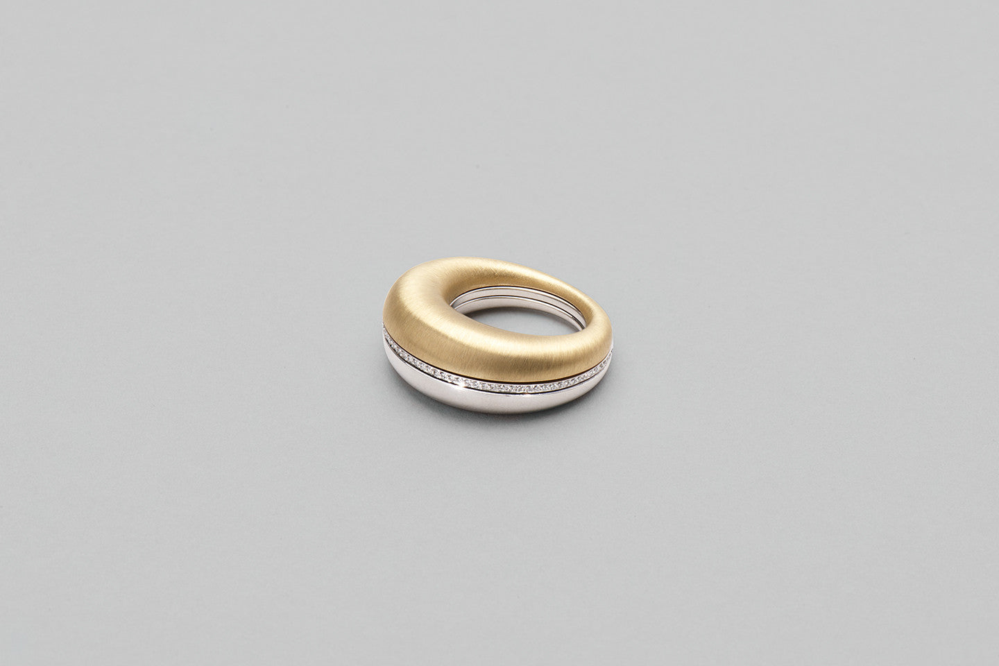 Beautiful Small Ring | 18k Yellow Gold and 18k White Gold with Brilliant cut diamonds