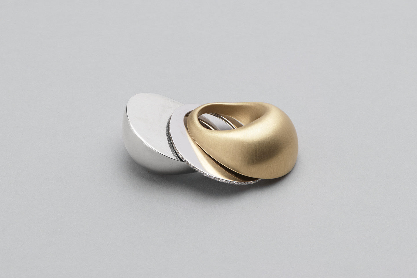 Beautiful Ring | 18k Yellow Gold and 18k White Gold with Brilliant cut diamonds